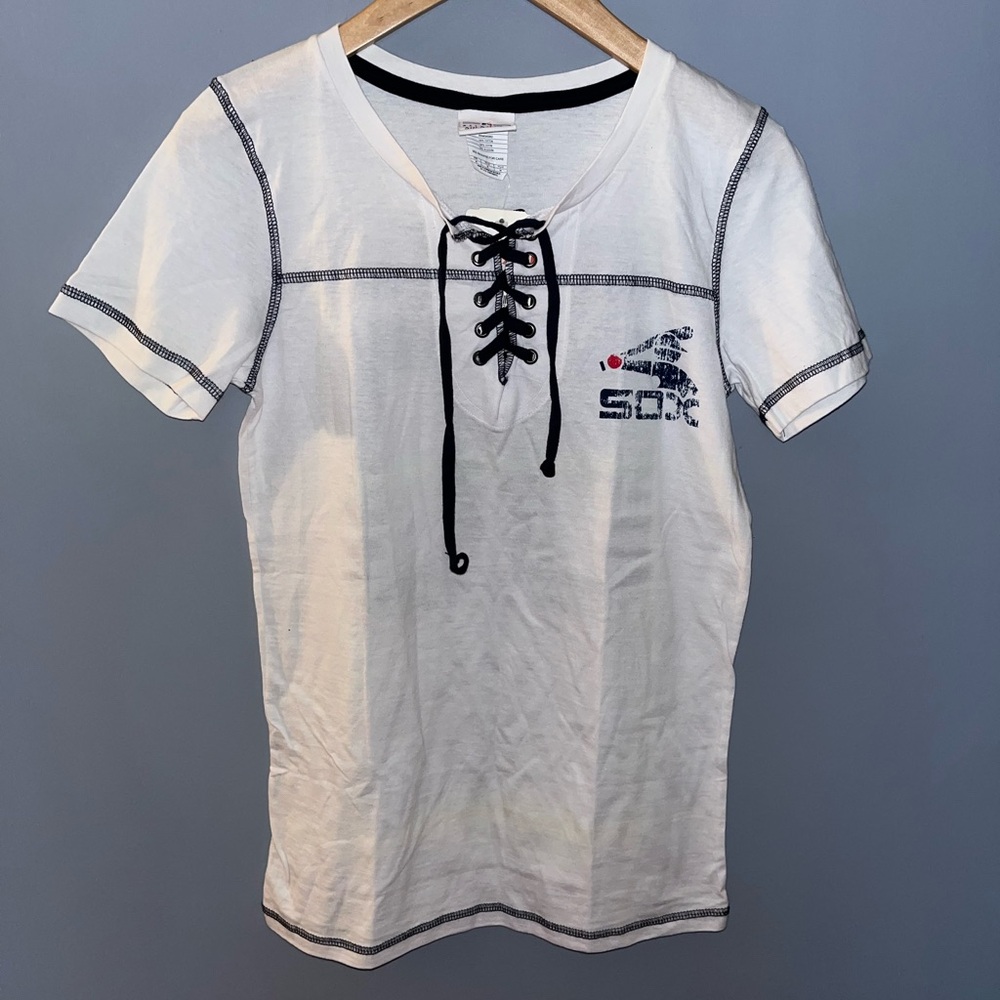 NWT Chicago White Sox lace up neck shirt